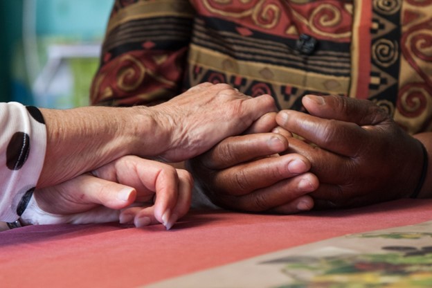 RotaryBrasil's tweet photo. O Rotary quer chamar sua atenção para a saúde mental. “Todos nós podemos servir às nossas comunidades participando abertamente de discussões sobre saúde mental e bem-estar”, destaca Gordon McInally, presidente 2023-24 do Rotary International. Saiba mais em https://t.co/qVR3qz2HC9 https://t.co/zHYzwEwJsr