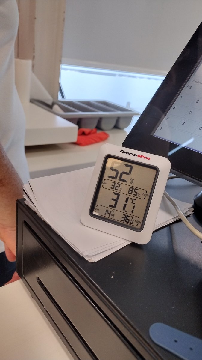 cgt_psmar's tweet photo. Hola @hospitaldelmar temperatura menjador laboral ara mateix @alafeinacaprisc @treballcat 31,1 graus @SodexoBI cada any lo mateix #hospitaldelmar https://t.co/NYIOroWfgO