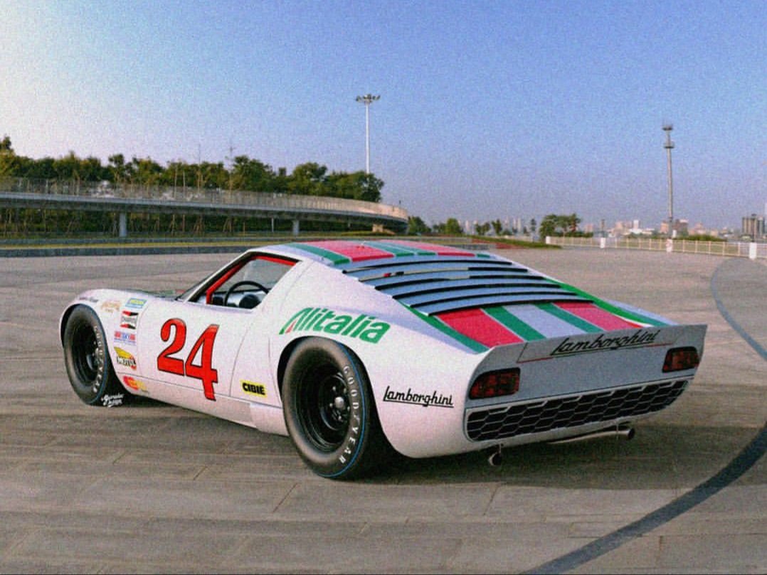 FurMinoUwU's tweet photo. Why am I now just finding out that Alitalia had a Lamborghini Miura entered in 1967 NASCAR https://t.co/gOQmUAOQfy