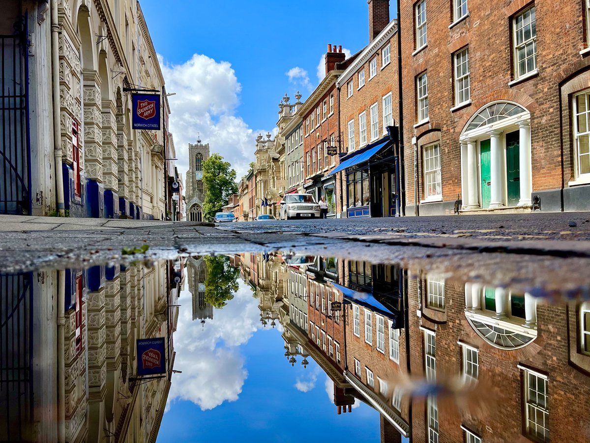 After a morning of rain, puddles in Norwich reflecting blue skies this lunchtime… @WeatherAisling @ChrisPage90 @StormHour @metoffice #loveukweather @VisitNorwich #cityofstories