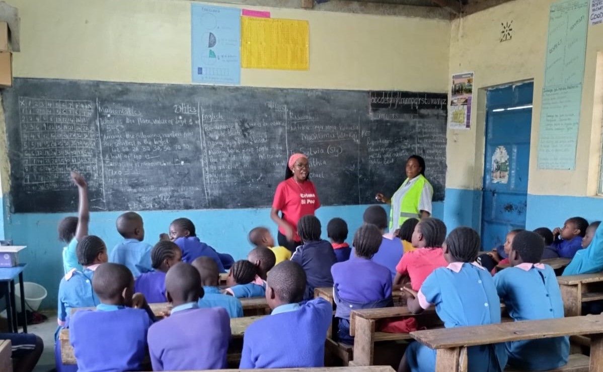 CrimeSiPoaKenya's tweet photo. Did you know that Poor reproductive hygiene can pose serious health risks to individuals ? Well we are equipping students at Arap Moi Primary in Kajiado with information on reproductive health and how to maintain hygiene
#csponthemove
#SRHR
@Global4Children
@UNICEF https://t.co/CyiDE0tMSu
