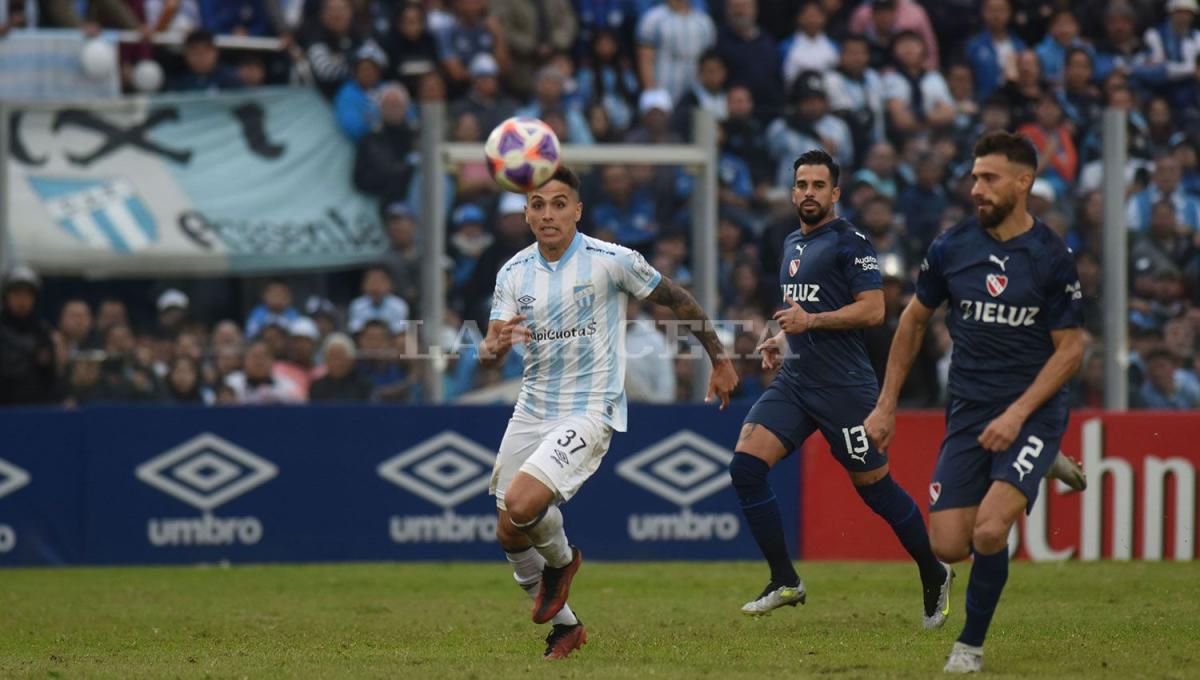 LaGacetaTucuman's tweet photo. ¿#MateoCoronel a Gremio? "Sería un salto en mi carrera", dijo el goleador de Atlético https://t.co/CLECIeI3m5 https://t.co/W1QVfuw0YK