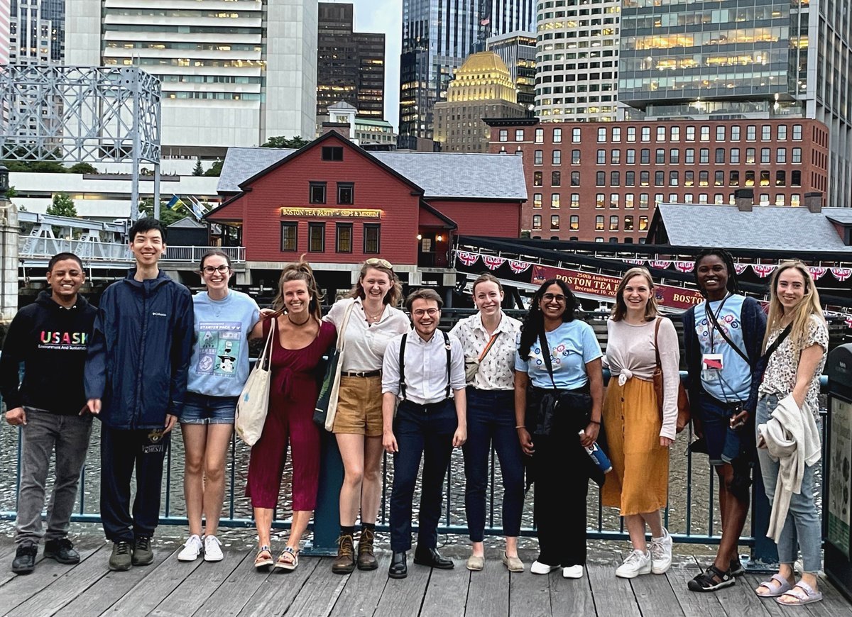 The most valuable part of #ComSciCon was the friends I met! I’ve never been around a more passionate, kind, and knowledgeable group of people. The future is truly bright, and I’m so excited to see all the incredible stories that will be brought into the world. Thank you! (end/🧵)