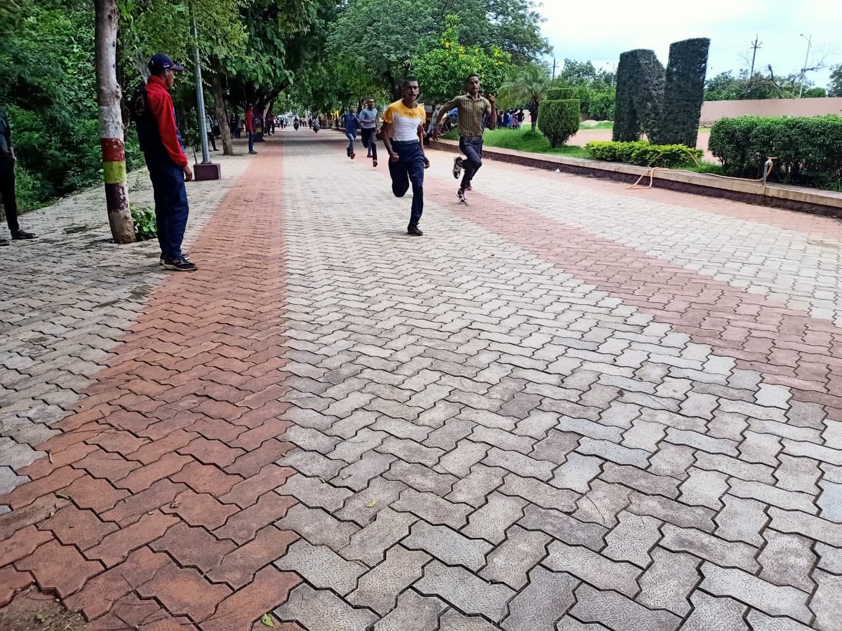 simplyabhie's tweet photo. #NationalCadetCorps
#NHCollegeBramhapuri
NCC First Year Enrolment for the session 2023-2024 has been completed today. Selection will be made on the basis of Physical test &amp; Written test marks. https://t.co/9G2kk6kBdU