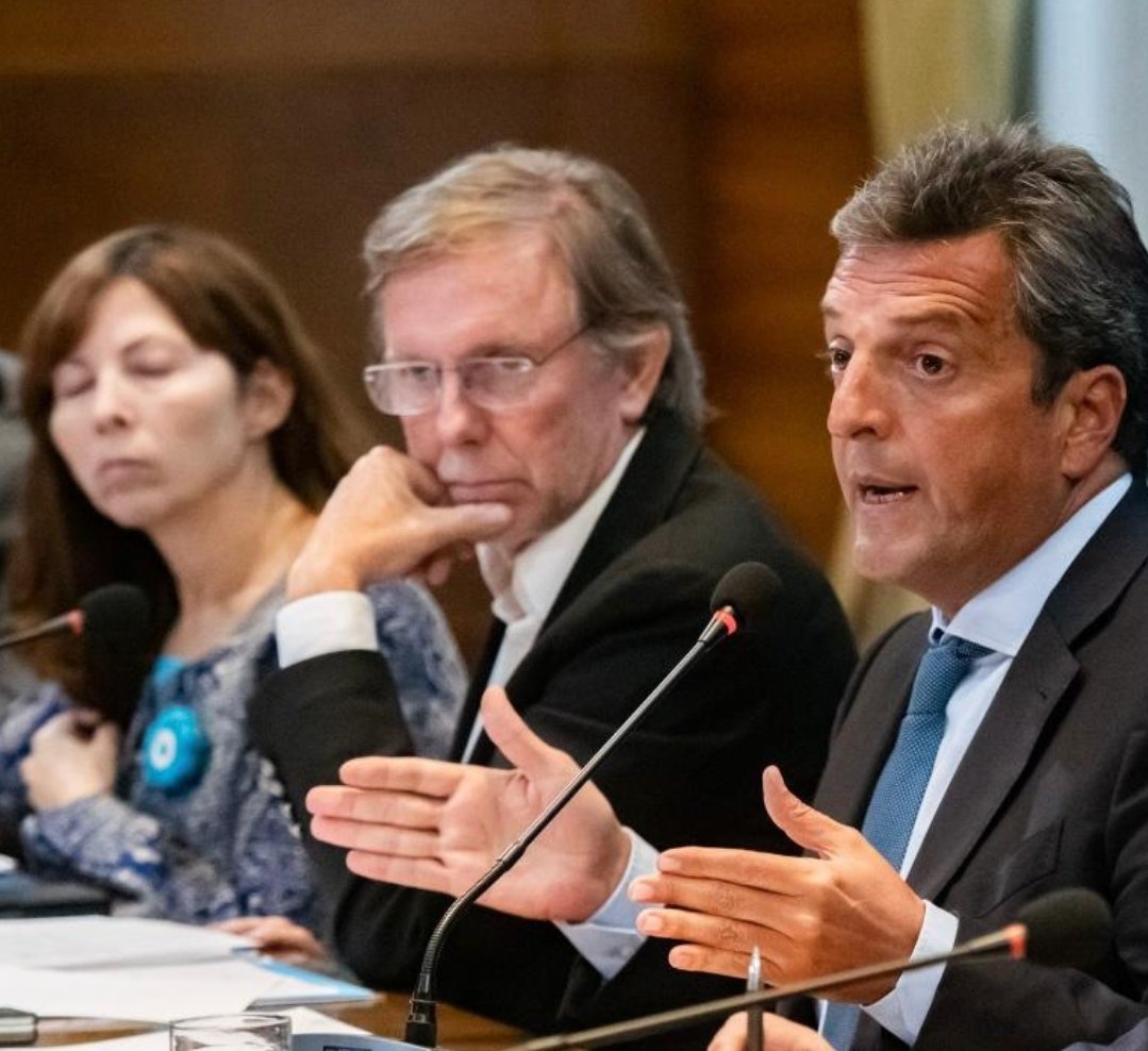 Hola <a href="/SergioMassa/">Sergio Massa</a>

Te hablamos las 🐄🐄, y te preguntamos: ¿sabías que en este invierno comemos EL TRIPLE de maíz que lo habitual por la escasez de pasto y reservas post seca histórica?

Si tu objetivo es que nos extingamos, seguí así CRACK.

#DolarMaiz #SoSTambos