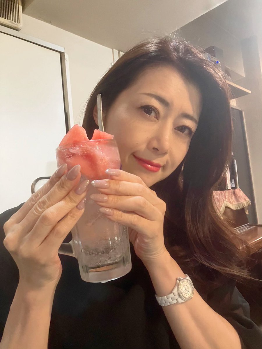 すいか🍉サワー＆ネイルNEW💅

週刊大衆、本日発売！
イベントや撮影会に持参してくれたら、サインします♡ https://t.co/4IunA575kJ