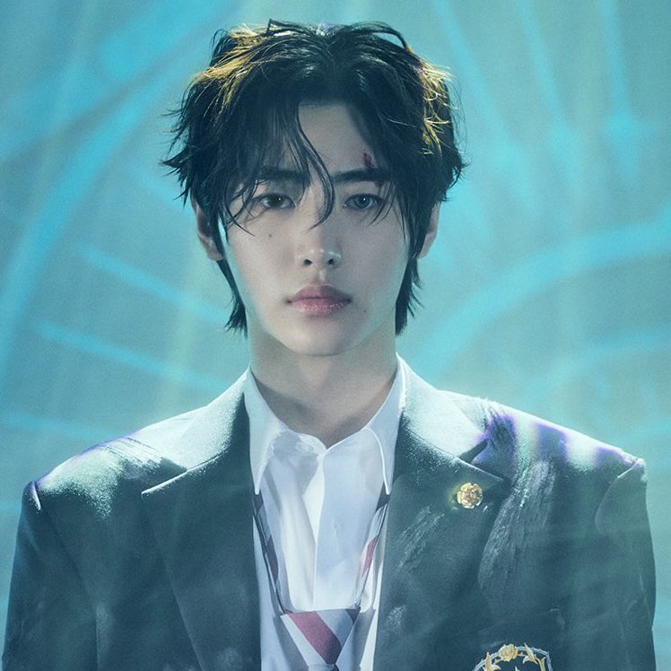 prodshn's tweet photo. sunghoon as solon with those eyes has me losing my mind https://t.co/MgB4XYflHF