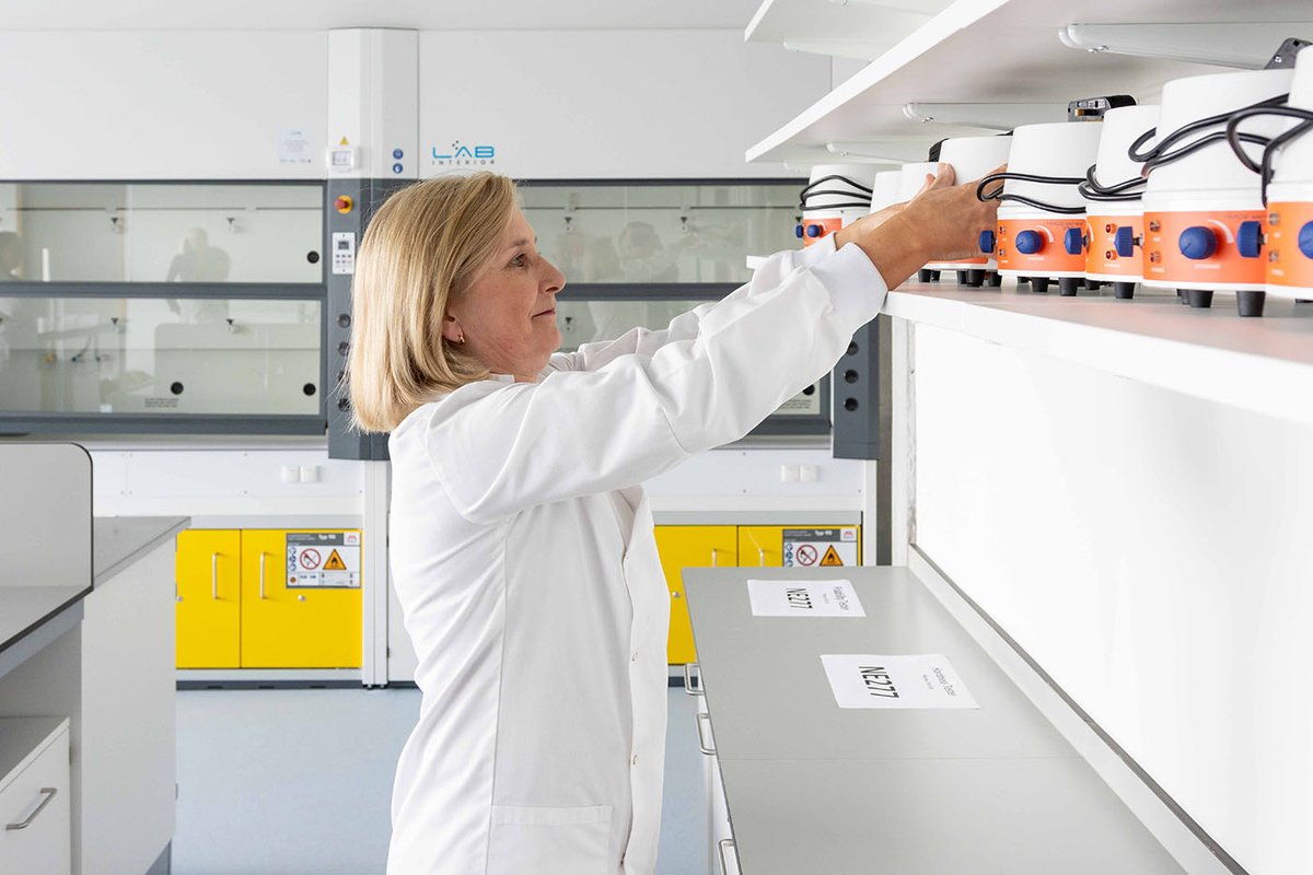 DkIT_ie's tweet image. The brand new @dkitscience building is completed and will be ready to welcome students this September. The excitement around the campus is tangible as staff have started to move state-of-the-art lab equipment into the 1300 sqm facility: tinyurl.com/twbr9dks
#dkitscience