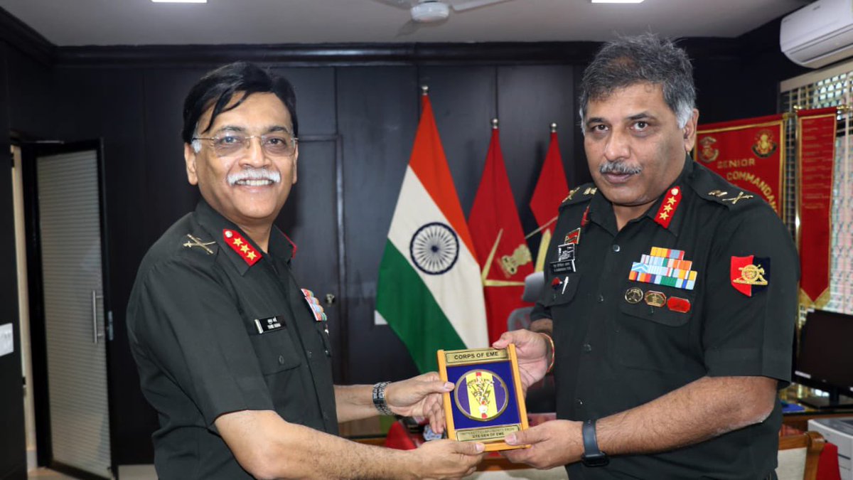 IaSouthern's tweet image. DGEME &amp;amp; Sr Col Commandant visited #EME units in #Nashik &amp;amp; #Devlali. He appreciated the exemplary efforts displayed by the units in providing indispensable sustenance &amp;amp; engineering support to their counterparts in the theatre
#OnPathToTransformation