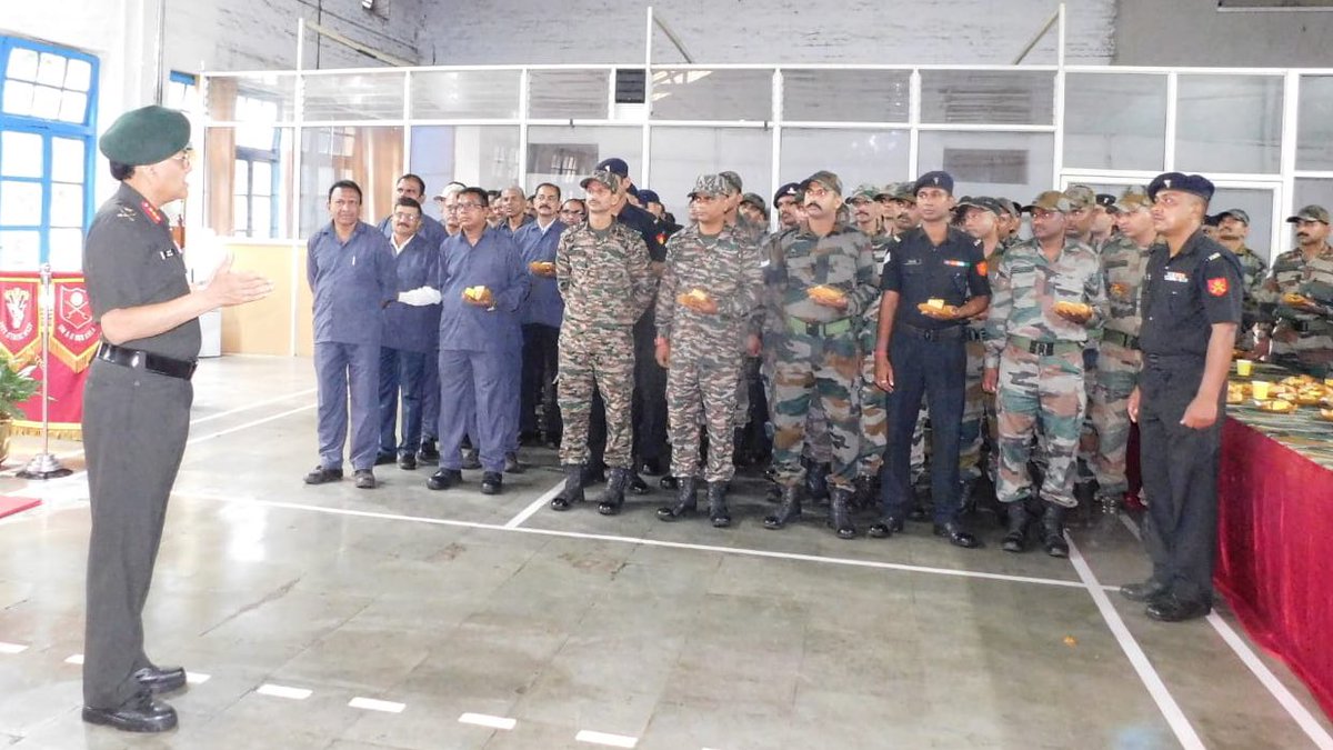 IaSouthern's tweet image. DGEME &amp;amp; Sr Col Commandant visited #EME units in #Nashik &amp;amp; #Devlali. He appreciated the exemplary efforts displayed by the units in providing indispensable sustenance &amp;amp; engineering support to their counterparts in the theatre
#OnPathToTransformation