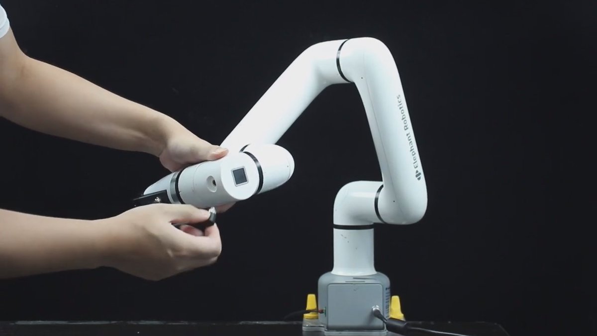 CobotMy's tweet image. 🚀Now it&apos;s time to unleash the full potential of your myCobot 320 and myCobot Pro 600 with the added capabilities of these accessories! Let them work their magic in your projects.🤖 bit.ly/3Qa6kpj 💡 #RoboticsTutorials  #RobotAccessories