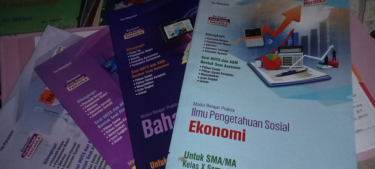 httpsude's tweet image. 📝24/07/2023

malemmm! hari inii aku senengg sekalii tadi soalnya ada kuiss b indoo yg kebetulan malemny aku sempet pelajarin jdi bisa jawabb, trs aku jg tdi habis lanjutin nyatet ekonomi yg kemarinn💟 selamat istirahat semuaaaaaa