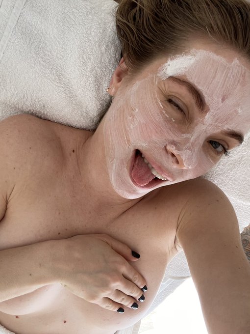 Relaxing 😏 https://t.co/JDkspjwyeH