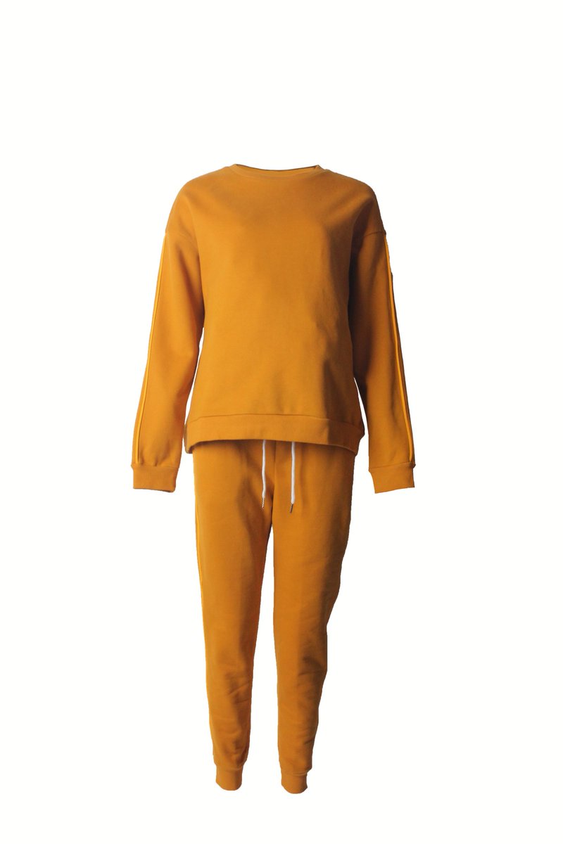 _alraqeba's tweet image. Sweatsuit - Orange
 AVAILABLE IN DIFFERENT SIZES.
PLACE YOUR ORDER.

#shopifydropshipping #shopify #shirt #supportsmallbusiness #sweatsuit #shopping