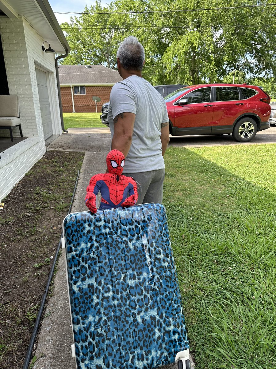 You know it’s camp time when you break out the leopard print suitcase. Also, my little buddy gets to go too. 

#camplife #flipfest #ninjafest #spidey #whutwhut #crossvilletn