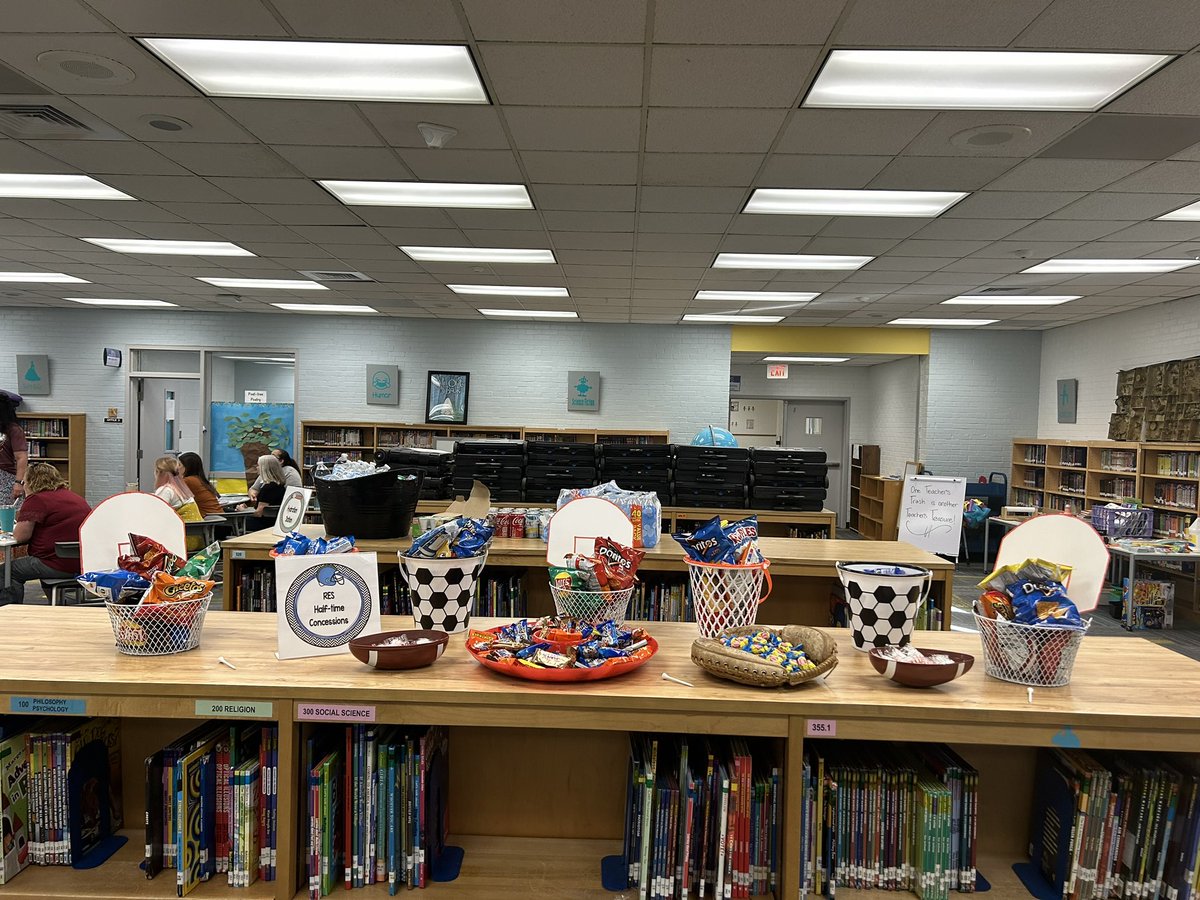 RockhillES's tweet photo. Welcome to the Rockhill family! We are so excited to have these amazing educators join our team. We BELIEVE in YOU! #RESGrowingSuccess #ElevateStafford #RESBelieves https://t.co/KtOyqDRQ9N