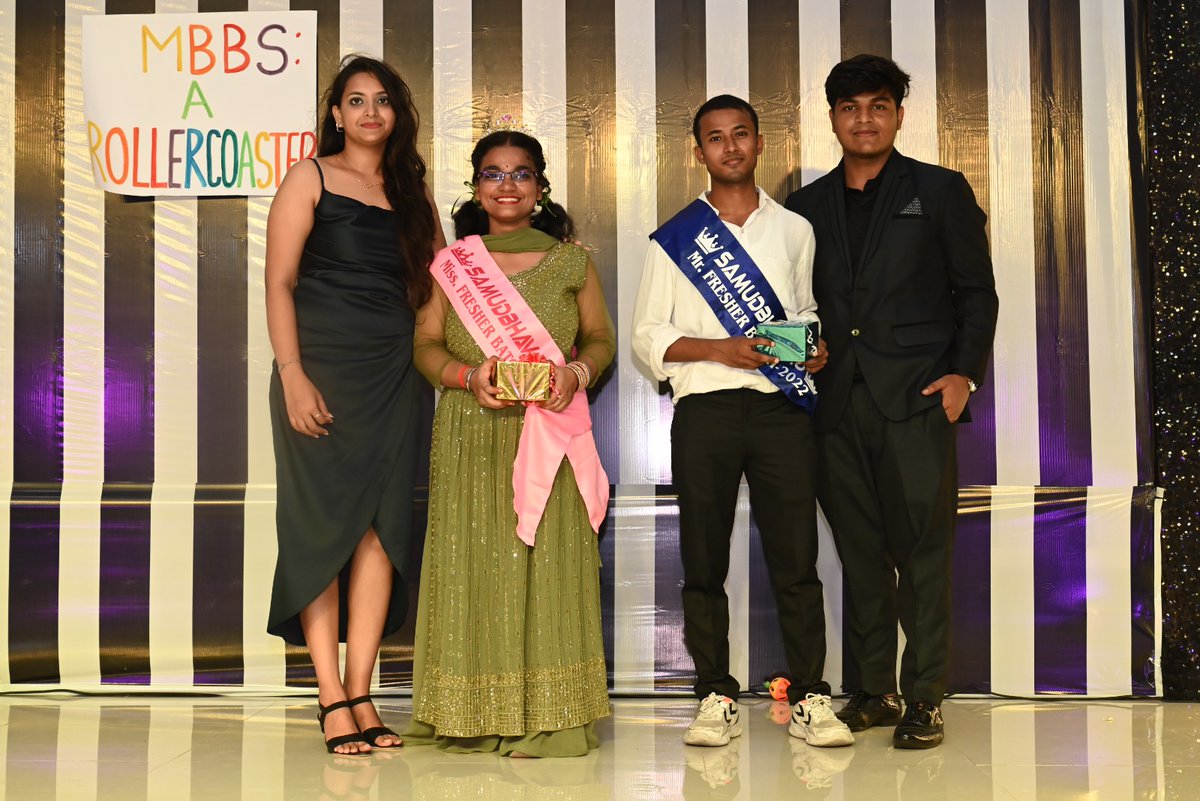 asmcdeoria's tweet photo. Fresher party of 2022 MBBS batch at MDB ASMC Deoria https://t.co/zhd5nwcuev