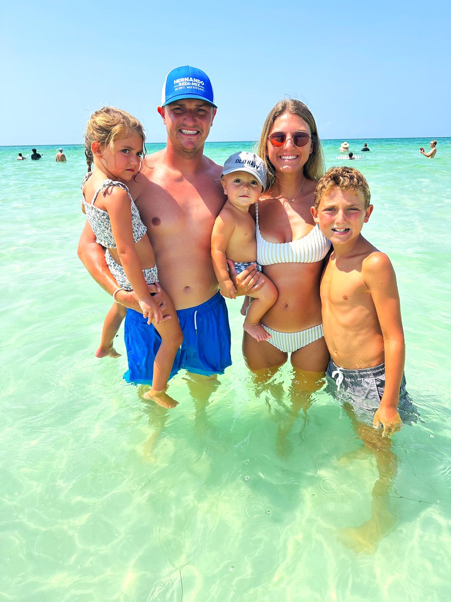 jentrisneed's tweet photo. Favorite place, favorite people
Beach 2023 ☀️🫧🐚🌊🌴 https://t.co/xpIdrHKsaX