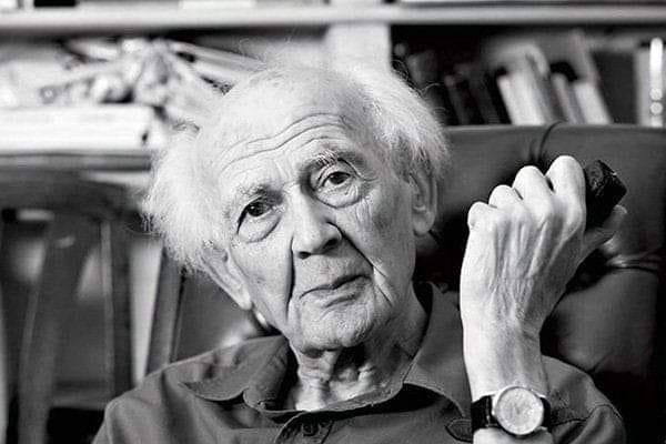 "La tolerancia absoluta de todo y para todo, es el valor dominante. Lo único que no se tolera en tiempos posmodernos son las convicciones firmes, las que no se sujetan a consenso, pues la época liquida, no tolera lo sólido y lo vomita".
Zygmunt Bauman