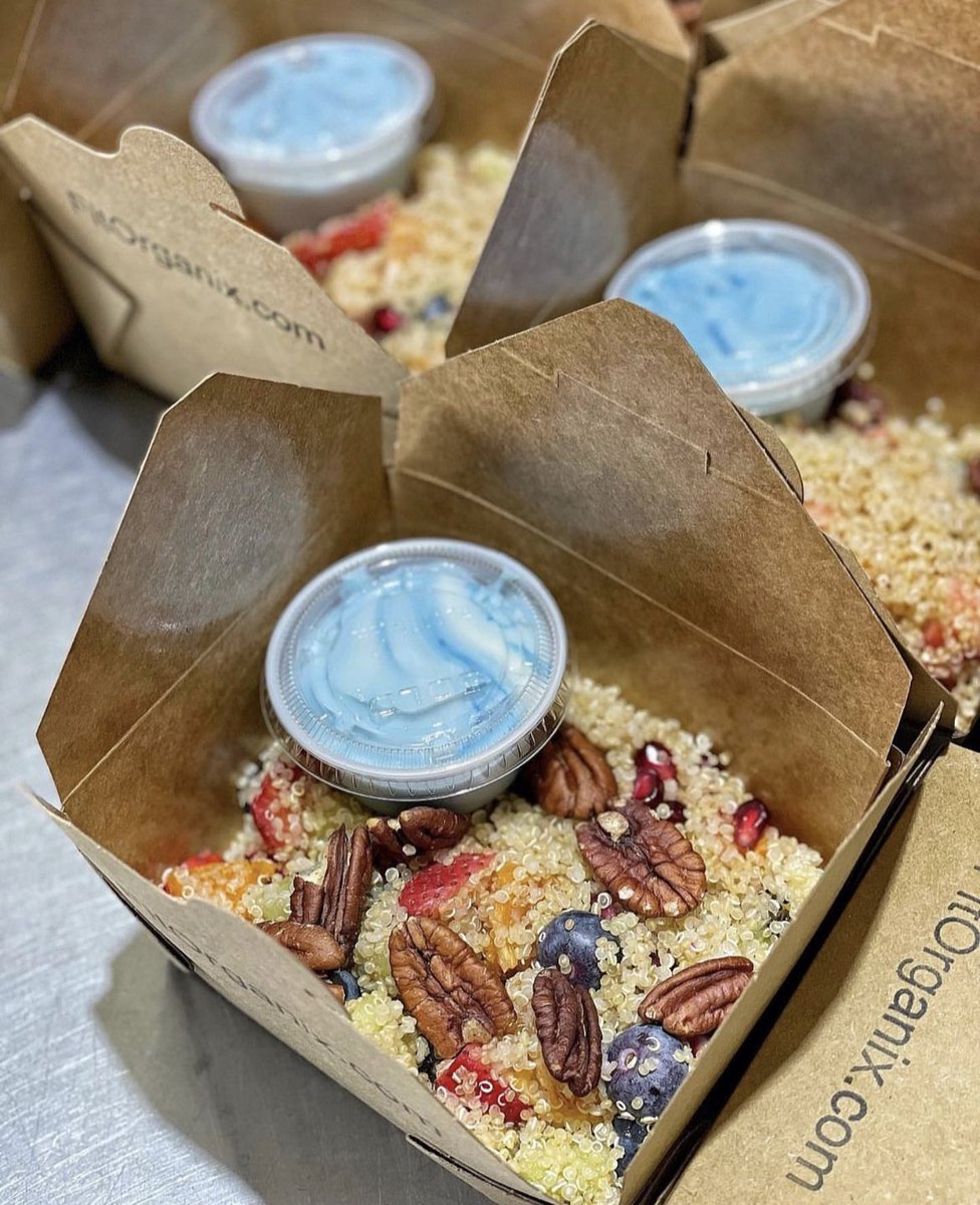 🌟Superfoods for super powers! Our Quinoa Crunch Breakfast fruit salad has <a href="/e3live/">E3Live</a>, vegan coconut yogurt, hemp hearts, lightly toasted pecans, and more!  A healing and joyful breakfast! ☀️ Happy Monday!