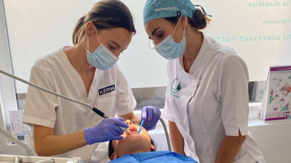 Nuestros alumnos de ILERNA Sevilla de Higiene Bucodental han tenido la oportunidad de realizar sus prácticas de empresa en la Clínica Dental Álamo de Sevilla. Han podido poner en práctica los conocimientos adquiridos y experimentar el día a día en su futuro entorno de trabajo.️