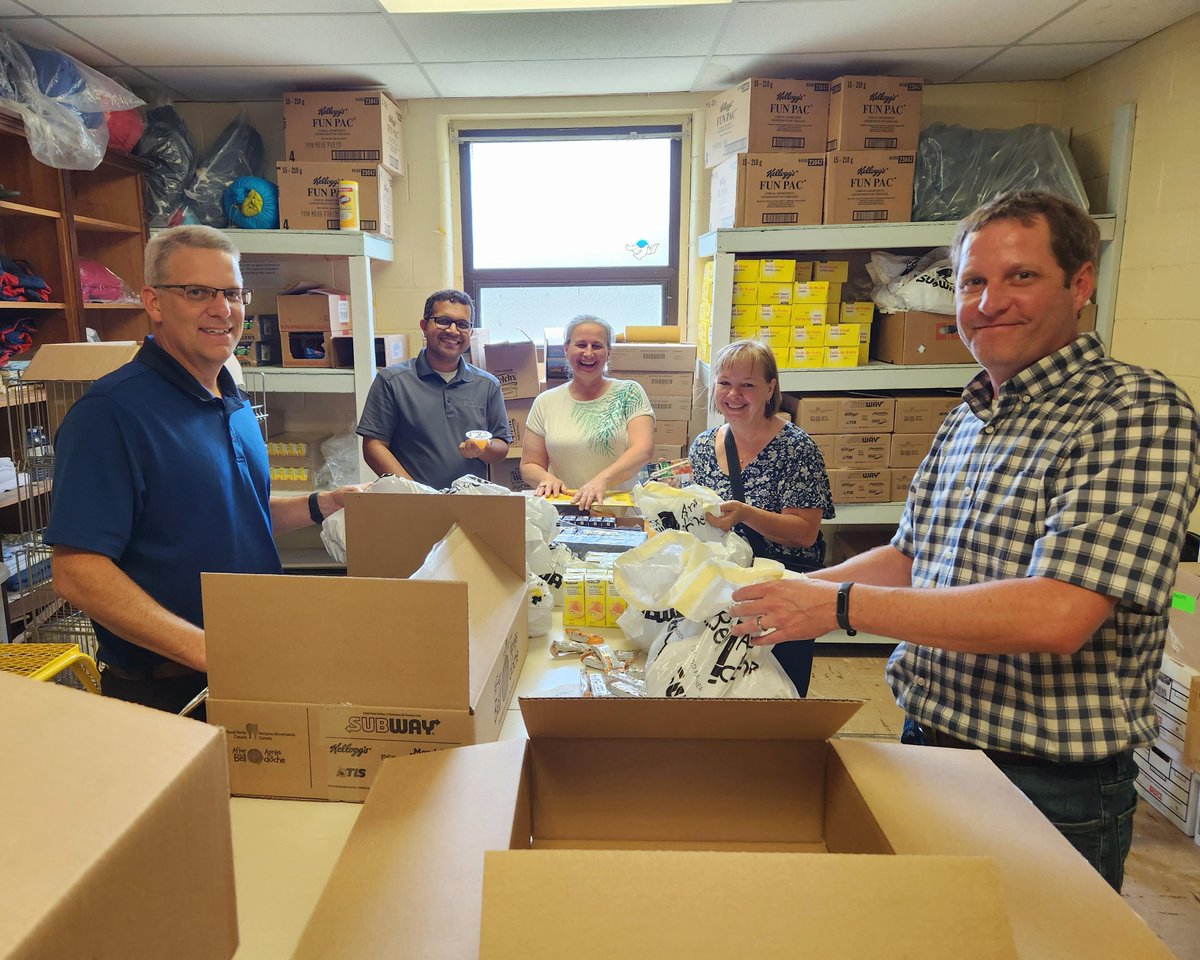 Styrolution_SAR's tweet photo. #INEOS #Styrolution Sarnia site employees were thrilled to lend a hand at the Inn of the Good Shepherd by prepping children’s snack packs. The snacks are distributed to kids to fill the nutrition gap for when schools are out and there are no student nutrition programs running. https://t.co/tuQDmAw1i5