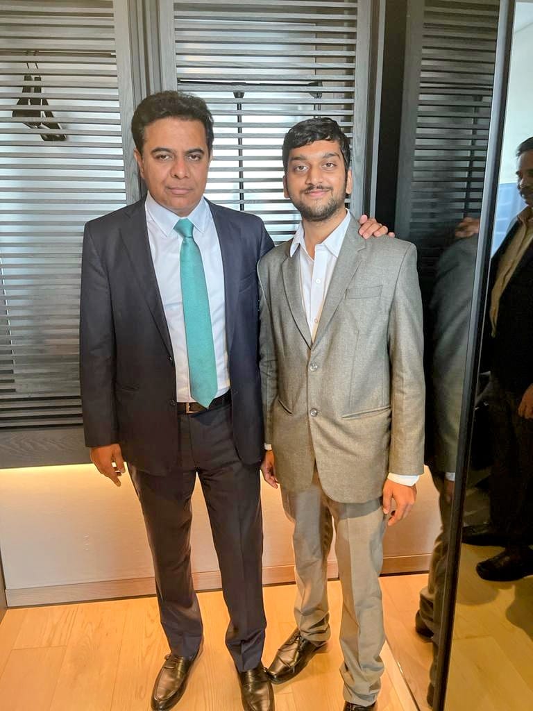 AkhilAgeer's tweet photo. Happy Birthday to Elon Musk of India @KTRBRS  sir 

Your are my inspiration, glad to work under you. Hope I can come back and continue working for you for the betterment of our state sir 😊 https://t.co/v4uKzOwOkt