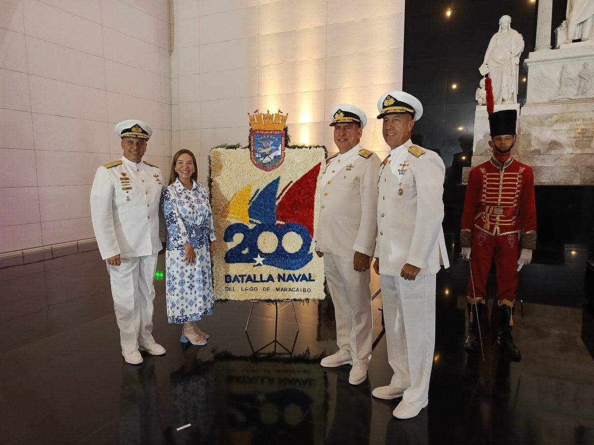 IGEAB1's tweet photo. #24JUL| Desde el Panteón Nacional se efectuó izada de la Bandera Nacional y se rindió honores a los restos del Libertador Simón Bolívar al cumplirse 240° años de su onomástico, Bicentenario de la #ÉpicaNavalBicentenaria y Día de la @ArmadaFANBVzla 
#SomosBicentenario https://t.co/WlB240xXAL