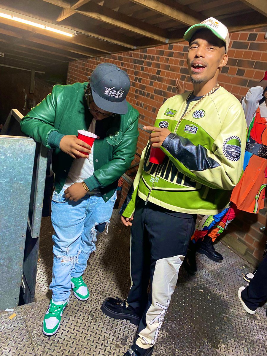 GeneralKaution's tweet image. Weh de banga?