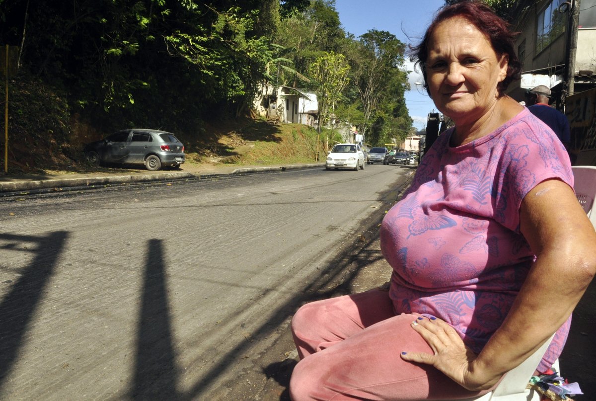 destaque_mage's tweet photo. Na última sexta-feira (21/07), a rua Laura Magalhães Teixeira, em Santo Aleixo, foi pavimentada com asfalto, uma conquista para o segundo distrito. Após ter contemplado as ruas Pio XII e Adam Blumer, o “Programa + Asfalto Para Você" segue em plena atividade. https://t.co/WwXWW97w8B