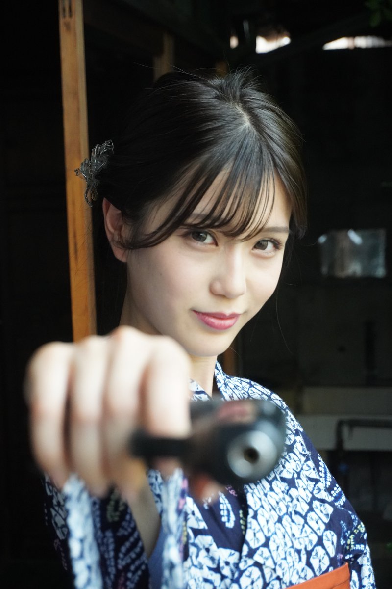 アイドル ポートレート写真 8枚セット もしも、あのコが… 🔫拳銃×女子ポートレート🔫』 全13Tweet❤ 1年越し