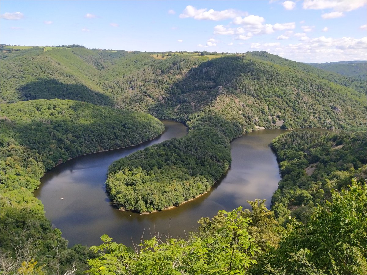 g_richaud's tweet photo. Un des plus fameux méandres de la #Sioule 😌🏞️❤️
@Auvergne  @auvergnerhalpes #combrailles https://t.co/aE3U8aGjgn