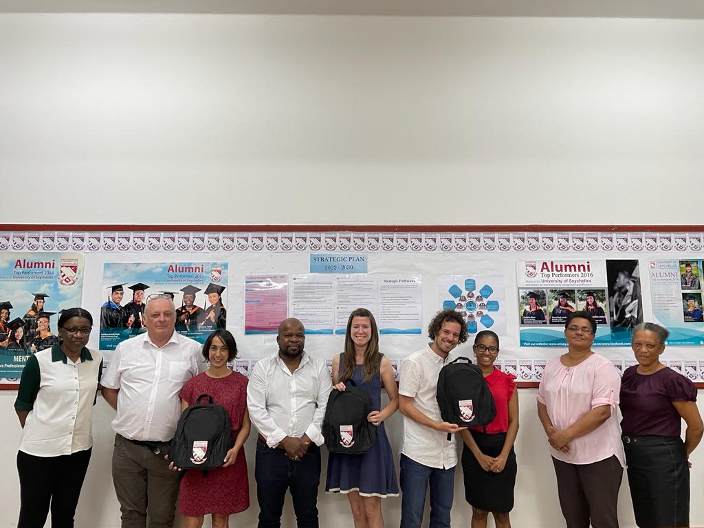 velez_carme's tweet photo. Aquests dies hem representat a l’UDG a les Illes Seychelles (programa Erasmus +) amb @sebaprensa. Teixint complicitats amb Degans i professors de Unisey, he impartit una conferència sobre turisme en àrees marines, i mantingut entrevistes amb agents clau del sector públic i privat https://t.co/l2C8flmTzn