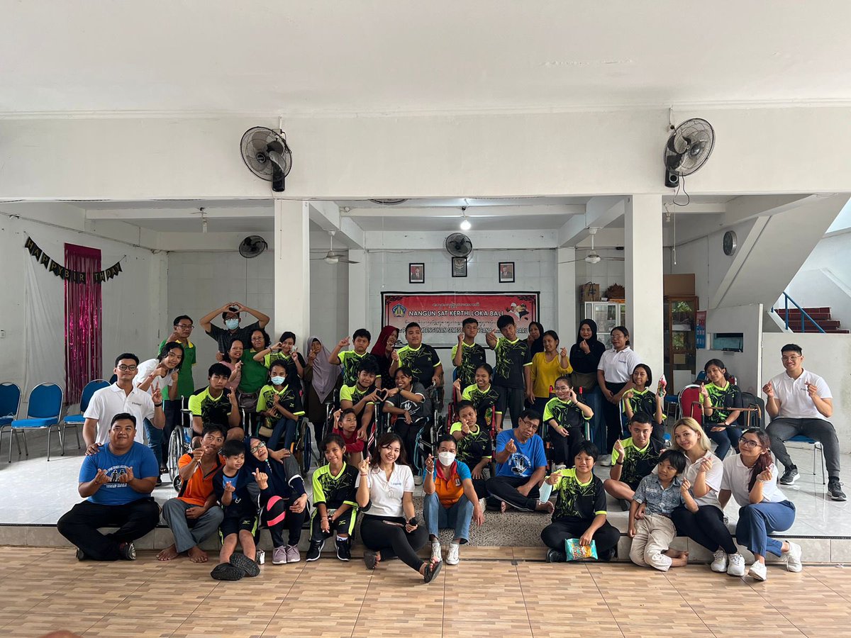 nmfereey's tweet image. So far ini jadi best decision yang aku buat di tahun ini
Semoga bisa ttp kek gini ya vibesnya
Kerja tp bawaannya bisa happy terus
Walopun kadang overwork time tp bisa enjoy soalnya sambil haha hihi 🥹☺️