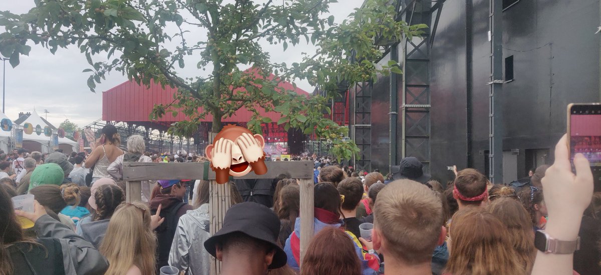 Il était vraiment bien ce concert de <a href="/Mamene_Lorenzo/">Lolo</a> <a href="/LesNuitsSecrtes/">Les Nuits Secrètes</a>

Téma on voit Lolo en pixels tout au fond sur son dragon.