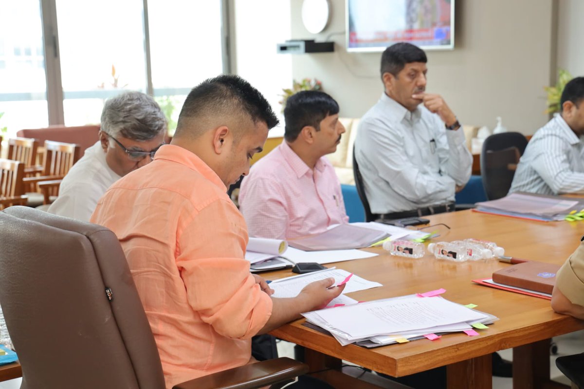 sanghaviharsh's tweet photo. A round of marathon meetings went well.

Discussed about various ongoing topics with the senior police officials. https://t.co/fCDSXNoQoB