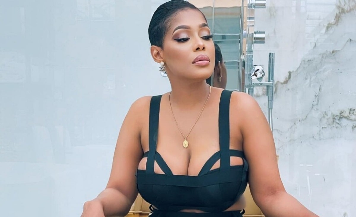 Emmanuelle Keita, l'influenceuse et actrice ivoirienne, suscite actuellement des remous dans le monde de la mode avec son émission polémique. Ses critiques acerbes envers plusieurs personnalités du milieu ont suscité des réactions vives et la mise en

afrikbuzz.com/tu-risques-de-…