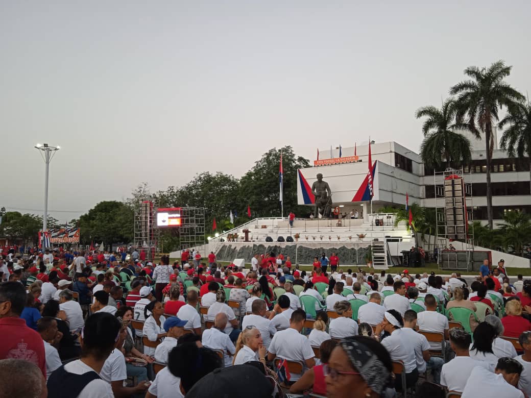 #Cuba🇨🇺: Participa Vicepresidenta de la Asamblea Nacional del #PoderPopular, <a href="/anamarianpp/">Ana Mari Machado</a>, en Acto Provincial por el Día de la Rebeldía Nacional el 26 de Julio, celebrado en Sancti Spíritus en Plaza de la Revolución Mayor General Serafín Sánchez 

#ConTodosLaVictoria 
#70Moncada