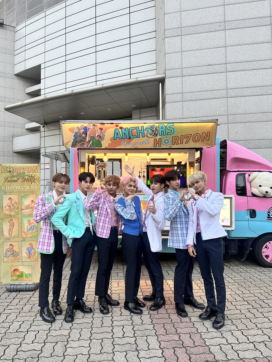 HORI7ONofficial's tweet image. 2023. 07. 24
@ DEBUT SHOWCASE

#HORI7ON #호라이즌 #SIX7EEN