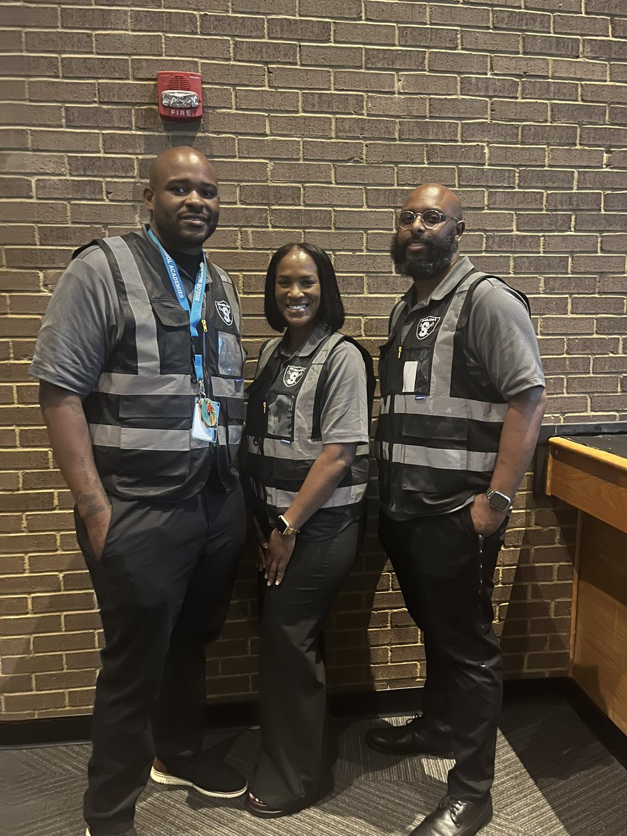 ShilohGenerals's tweet photo. A warm welcome and big #GeneralsSalute to the newest members of our awesome admin team! #TeamShiloh #WeAreBridgeBuilders https://t.co/e2axQSD9YS
