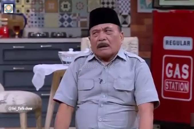 tubirfess's tweet image. Btw!
Kalian sadar ga? Beliau selama ini satir.
Beliau sering make "baju dinas" pas ngelawak. Dan karakter beliau ini budeg. Beliau cuma bisa denger kalo ada cewe cantik yg ngomong, atau kalo dikasih duit.

Itu adalah gambaran keadaan pejabat di sini~~~