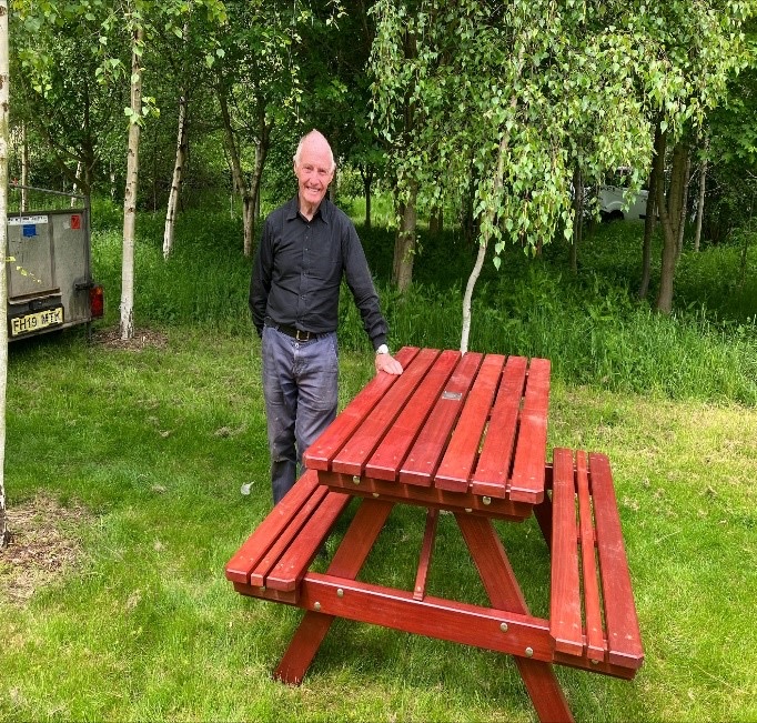 WMPS_Comms's tweet photo. Here's another of our celebratory Coronation benches, which was presented to our beneficiary at Welford Millennium Garden in South Warwickshire, celebrating our partnership with them since 1998 🥳
#communitypayback #wmps #cp50
@hmpps https://t.co/yQIUODU77V