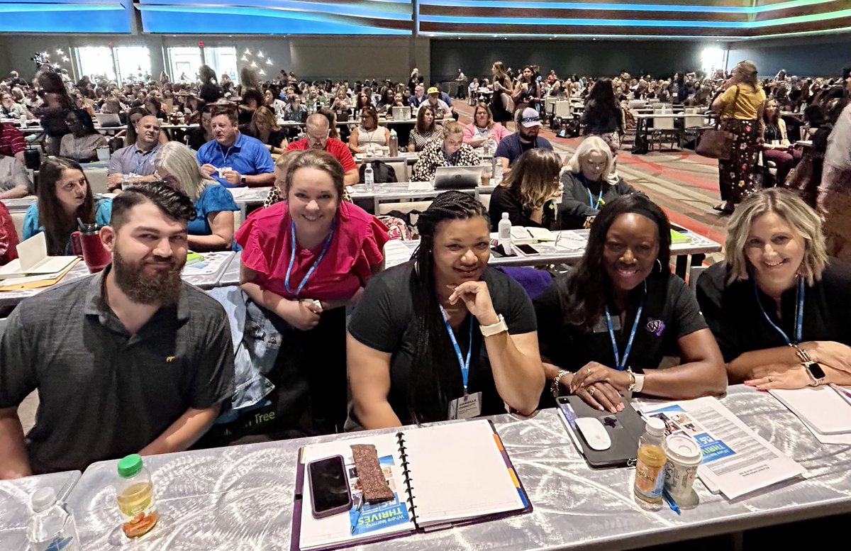 kella_price's tweet image. Our ⁦@WISDBrabham⁩ Team is ready to COLLABORATE this morning! #ElevatedExcellence #GettingBetterAtWhatWeDo 💫 #PLCConference #SanAntonio