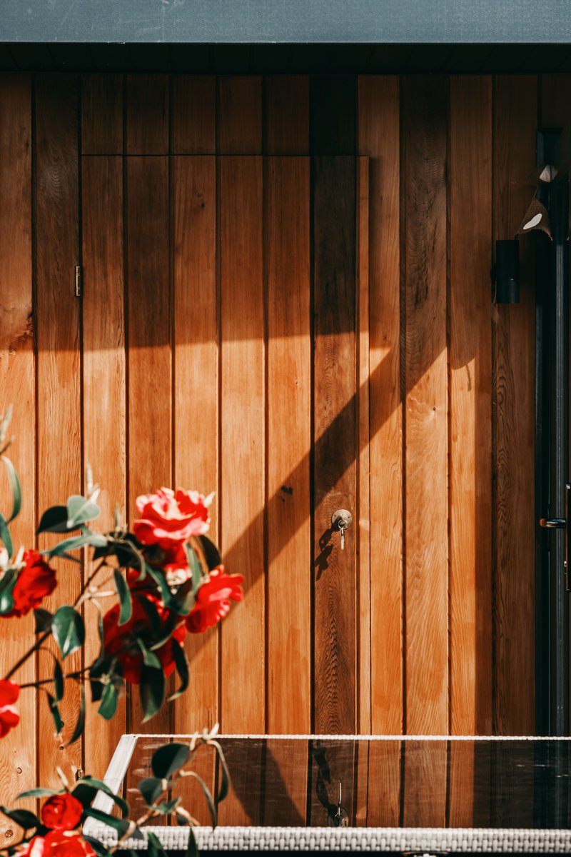 urbanescapes's tweet photo. Choosing garden room cladding is an important decision, as it will impact the appearance, durability, and maintenance requirements. Here are the main options available in the market to help you decide what's right for you. 

https://t.co/ZtZjJWcQhj https://t.co/dzAF83dMlX
