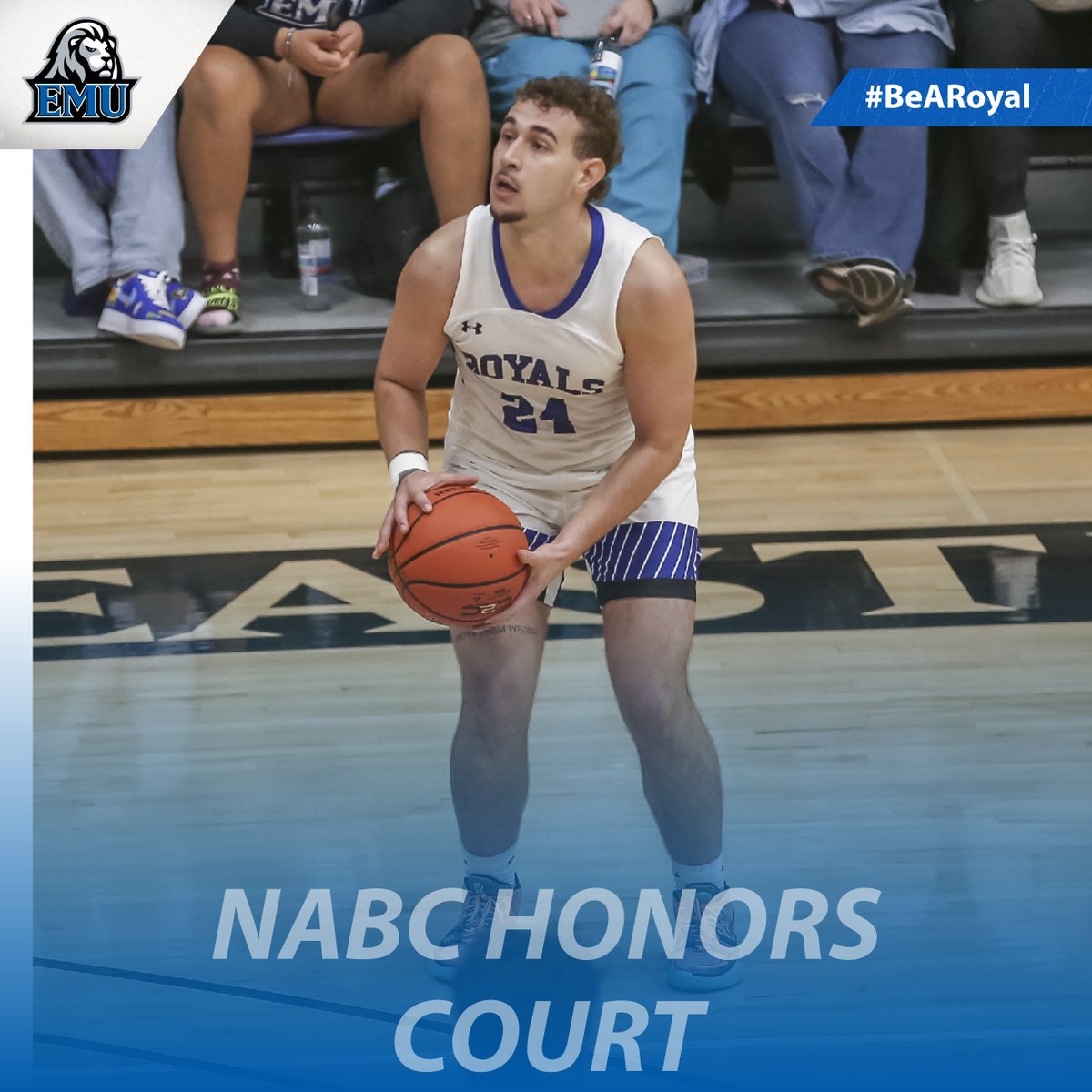 EMU_Athletics's tweet photo. 🏆ROYAL AWARD ALERT🏆
CONGRATULATIONS to DaiJordan Brown, Mark Burkholder and Marcos Pradales of the @Runnin_Royals who were named to the 2022-23 NABC Honors Court! #competetogether #bearoyal

https://t.co/1rDWwbncrM https://t.co/VWNlTmnMNM