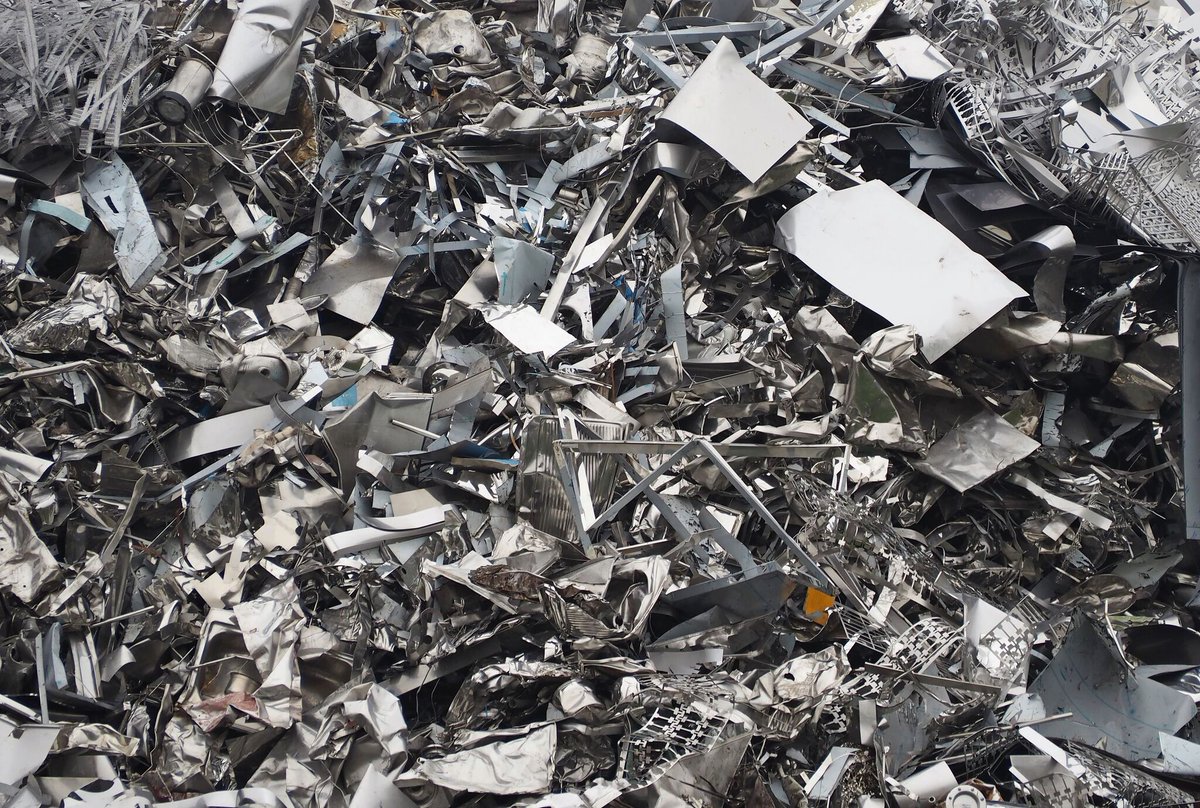 RightonLimited's tweet photo. Almost all aluminium can be recycled. From planes to window frames, aluminium can be continually recycled for new uses. It costs 5% of the energy to turn aluminium waste into new material than it does to refine new aluminium. https://t.co/5p966EyMKC https://t.co/yTDQHpm8Yh
