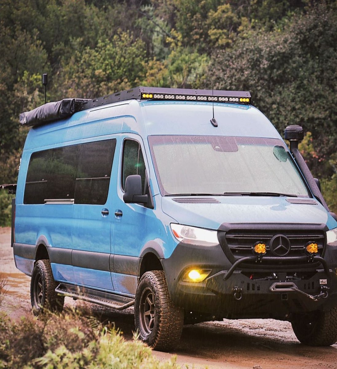 The van that goes the extra mile. 

#vanlifestyle #mercedesbenzvans #mbvans #sprintervan #mercedessprinter #vanlifeadventure #homeiswhereyouparkit #vanlifedreams #sprinterlife

📸 : @marshall.van.mathers