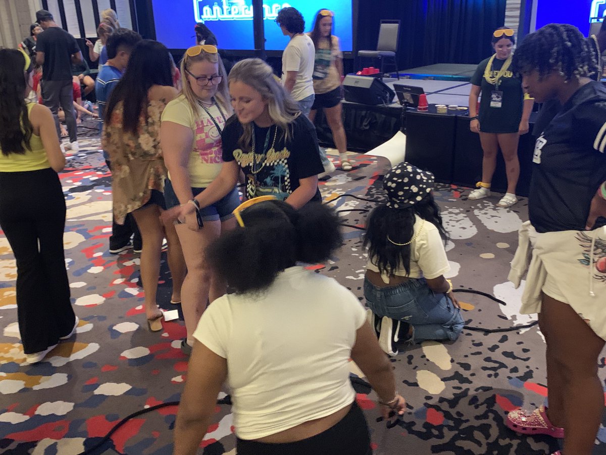 EW_challengers's tweet photo. ⁦⭐️@TxSayWhat⁩ Leadership Conference Day 1 complete 💜🐾 #saywhatconf #TobaccoFreeVision https://t.co/yqHIjOFbmq
