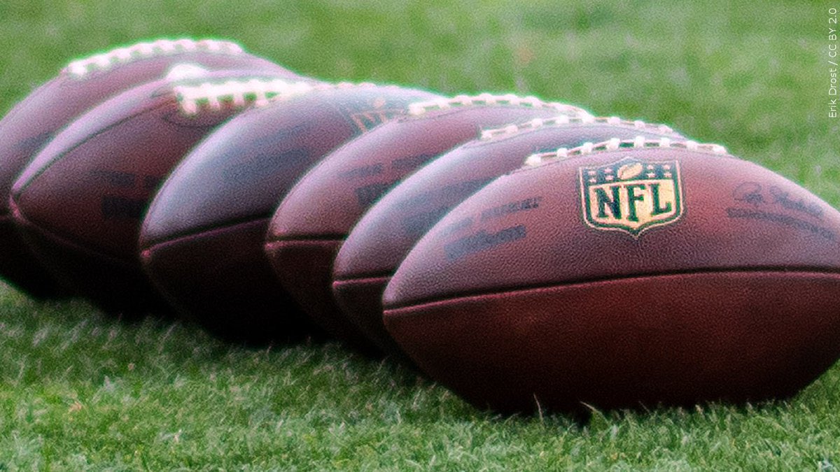 MySportsUpdate's tweet photo. All 32 NFL teams will have officially reported to training camp this week. The dead period is over.

Football is back. https://t.co/Ou07cVE2kj