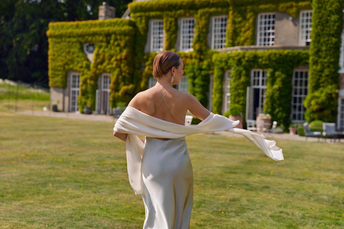 An ode to lightness

A symphony of colour and softness awaits

Made From Pure cashmere, combed from cashmere and fine enough to pass through a wedding ring. Pure, feather light, warm and glamorous ...
instagram.com/p/CvFSosToAoJ/